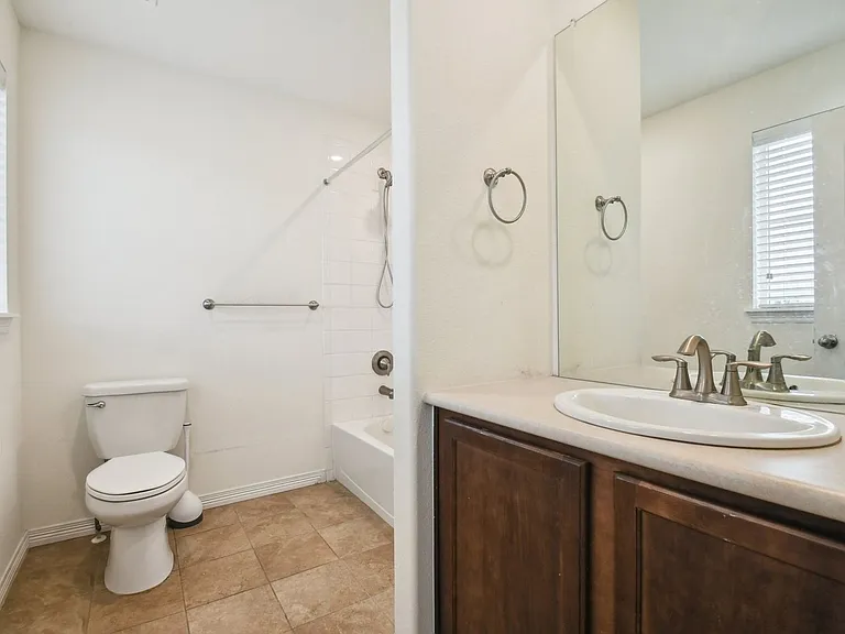 8910 Azalea Ct — Photo 4