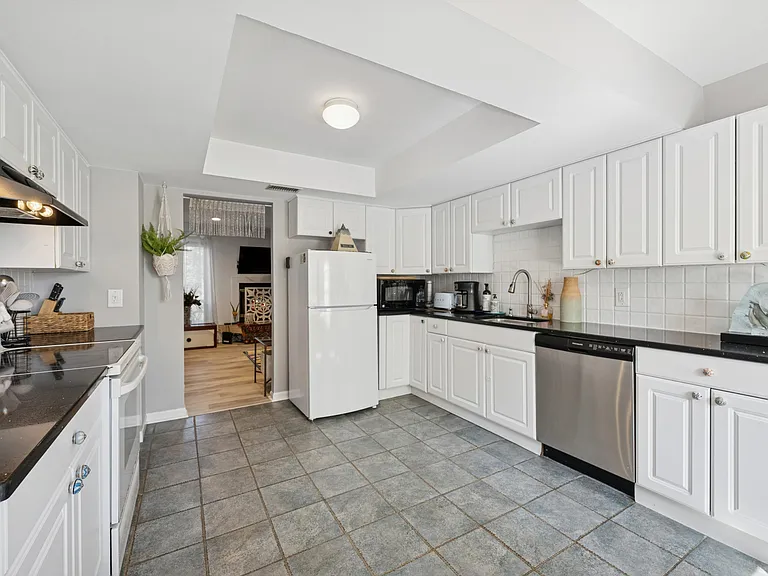 50 Hubbard Ln #5 — Photo 7