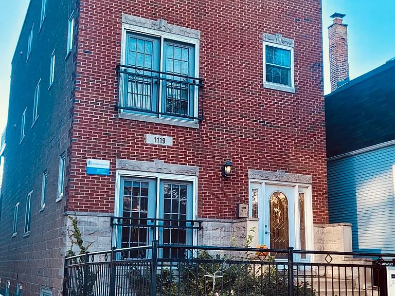 Addison 1119 — Photo 1