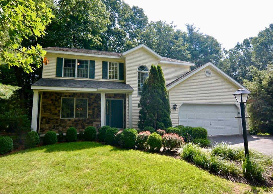 1st image of 45 Cobble Hill Dr