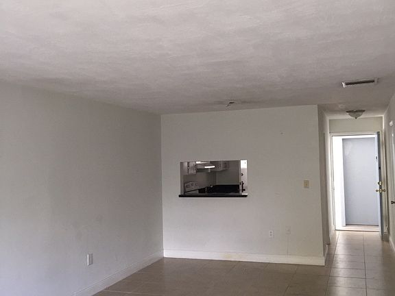 4th image of 800 Capri St APT 204