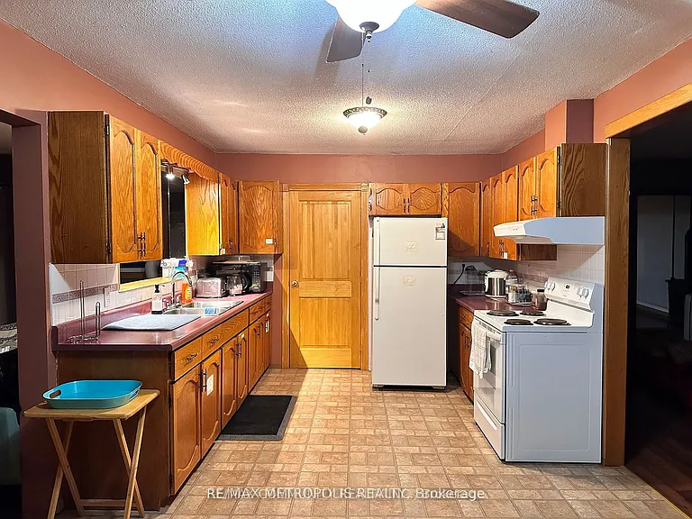 498 Hiscock Shores Rd — Photo 12