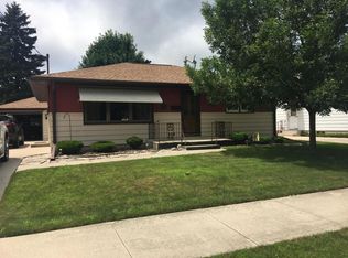 714 S 30th St, Manitowoc, WI 54220