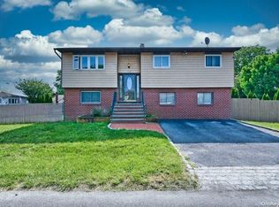 130 Hubbards Path, West Babylon, NY 11704