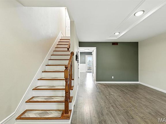 5th image of 4240 Burnett Walk