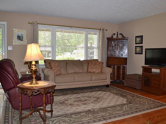 3rd image of 2035 Powhatan Dr