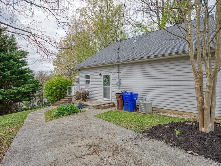 141 Northwestern Ave — Photo 21