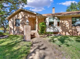 555 Winding Way, Fredericksburg, TX 78624