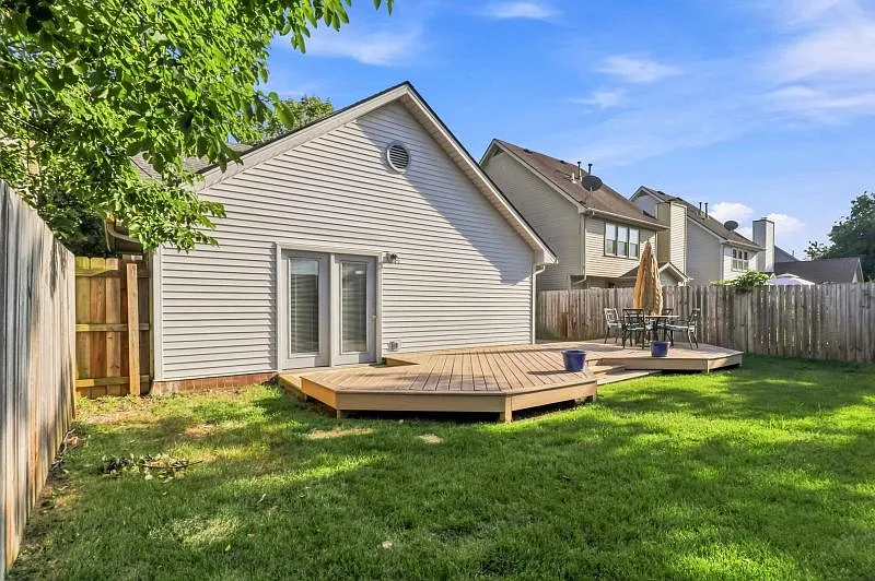 3 bed, 1175 sqft, $2,100 — Photo 3
