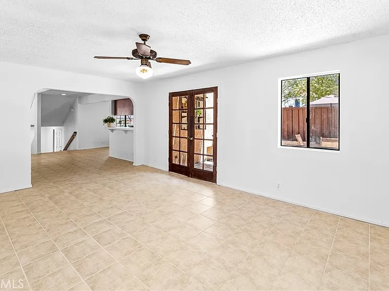 1407 Lakeside Ln — Photo 32