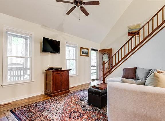 5th image of 810 Clivendon Ct