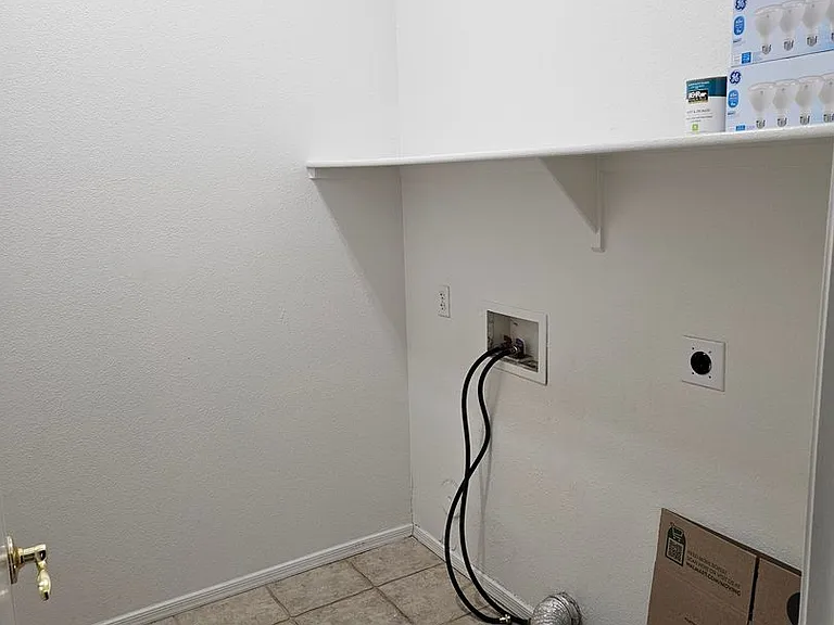 931 E Sherri Dr — Photo 19