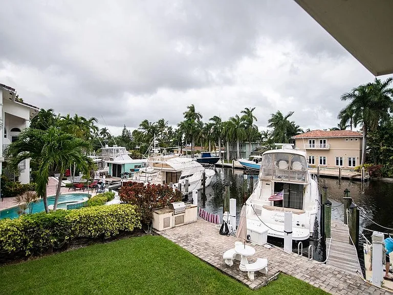 64 Isle Of Venice Dr — Photo 18