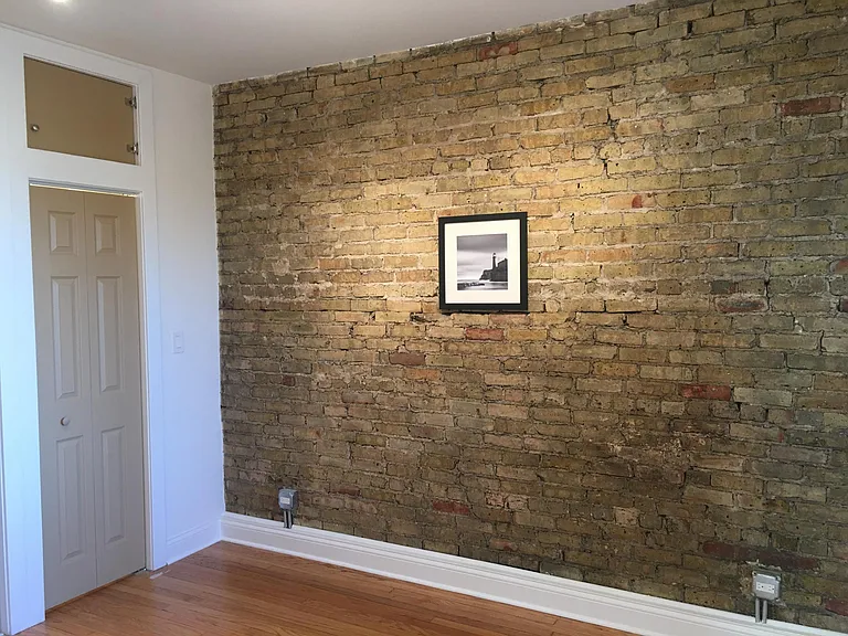 Cool adjustable track lighting for your artwork