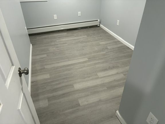3rd image of 302 Winfield Ave Floor 1
