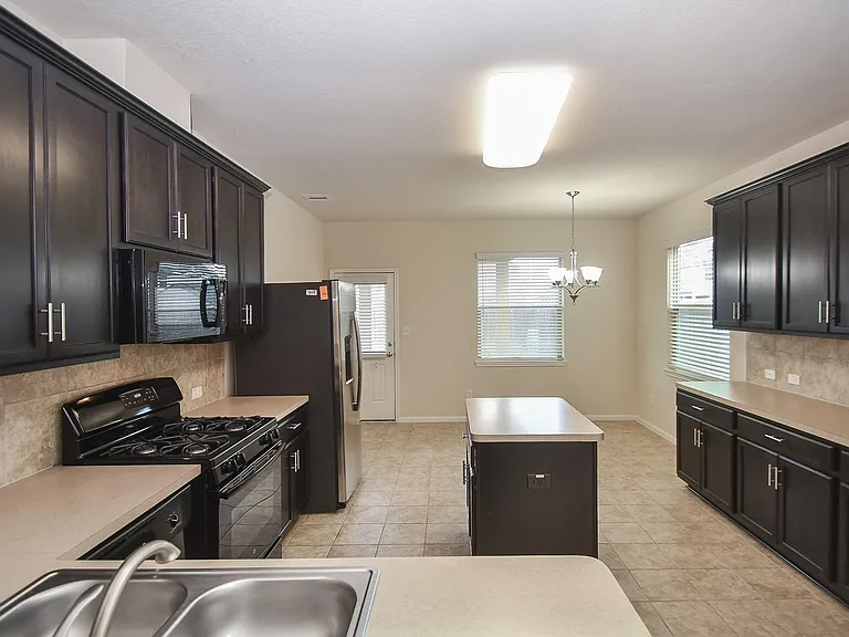 2738 Meandering Elm Trl — Photo 12