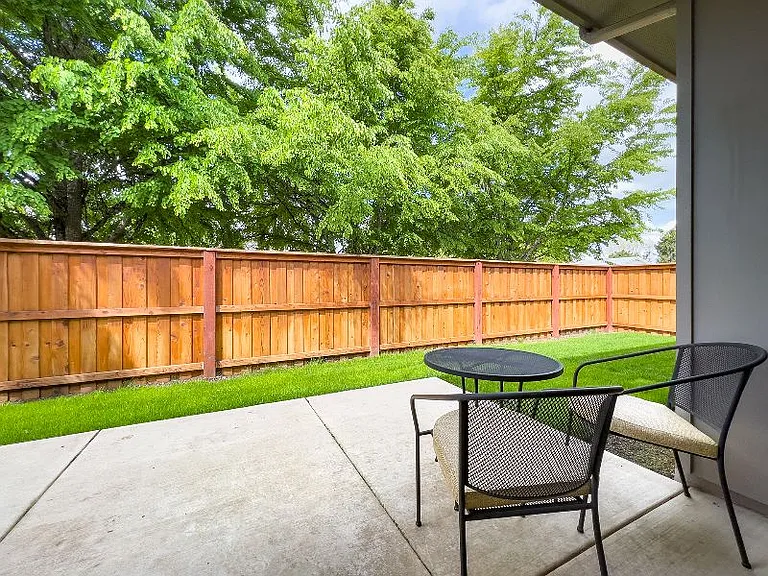 595 Silver Ln — Photo 6