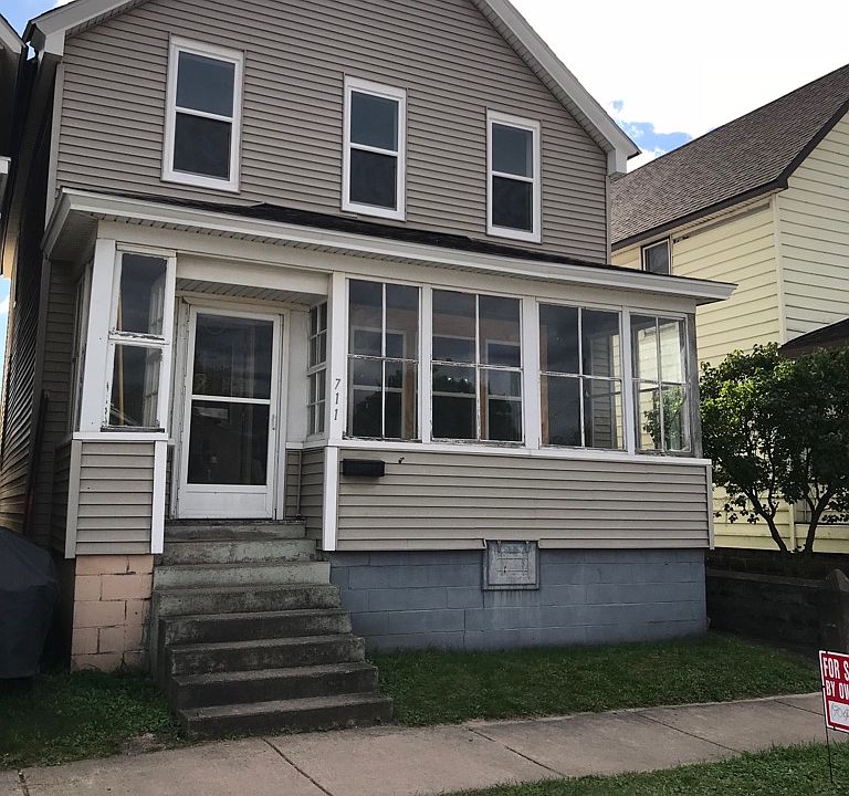 1st image of 711 Brown St