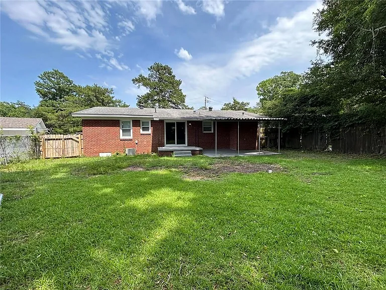 506 Seville Dr — Photo 35
