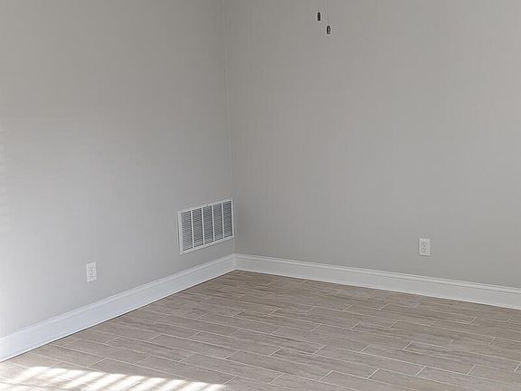 3rd image of 1002 Willow Dr APT 25-1
