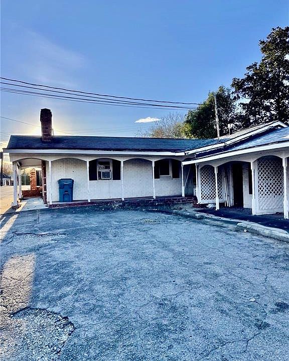 1st image of 103 E Main St