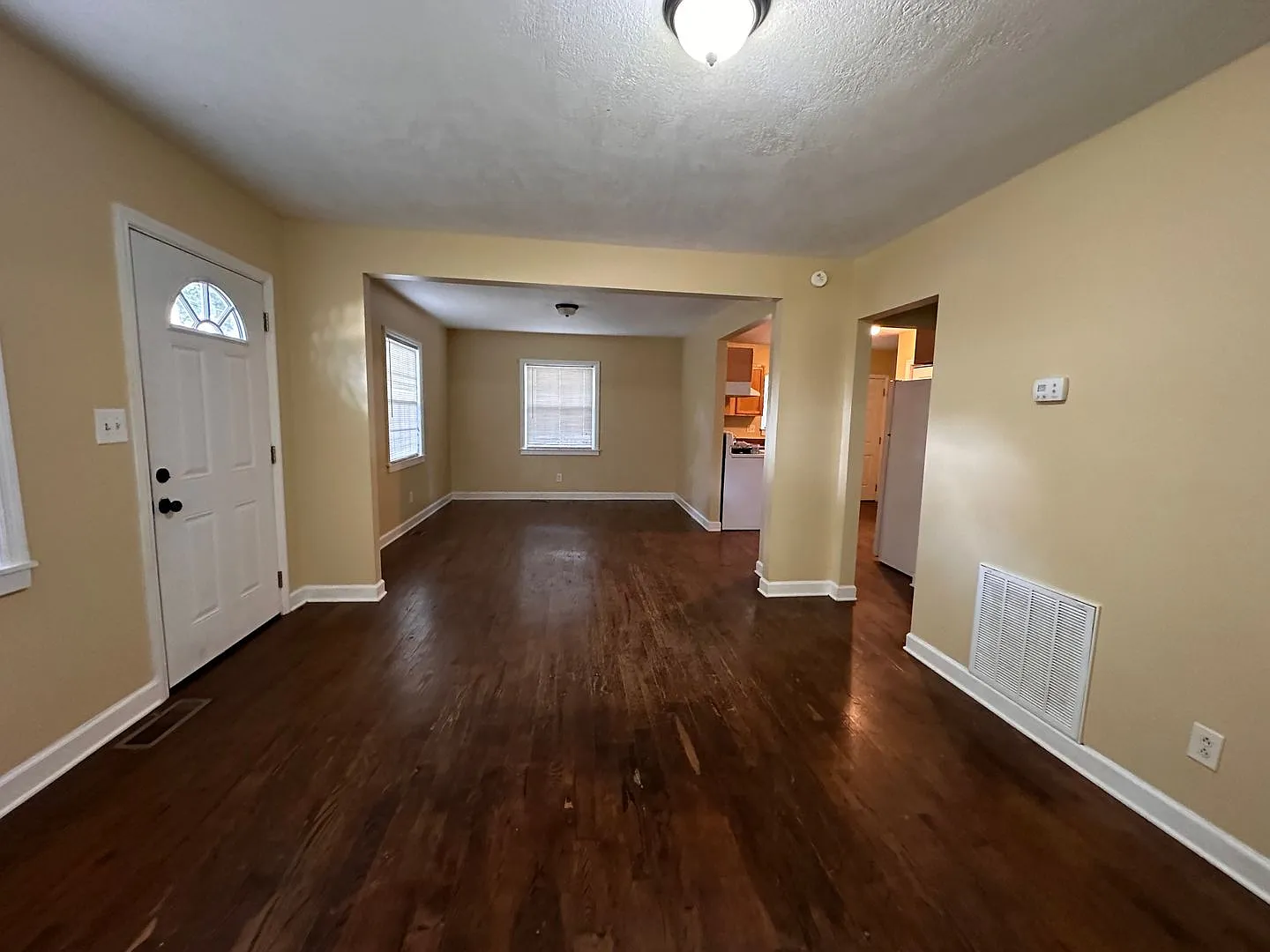 Charming 2-Bedroom Home in Maryville City — Photo 3