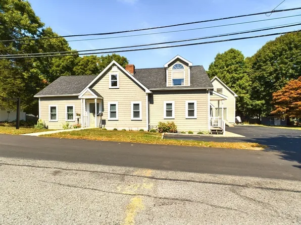 26 Charles Diersch St, Weymouth, MA 02189