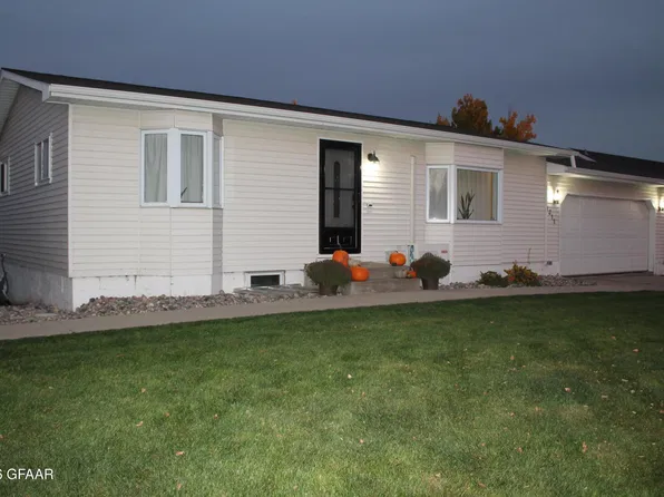 1211 Truesdale Dr, Manvel, ND 58256