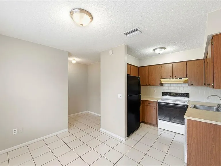 8124 Omaha Cir — Photo 9