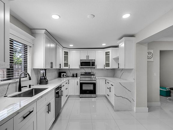 3rd image of 3609 SW 23rd St