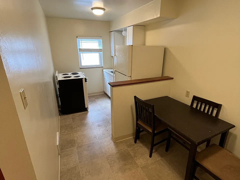528 Washington Ave #1