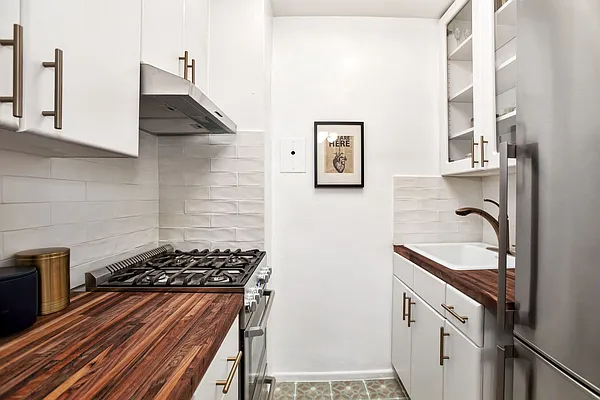 Sold by Compass | media 22