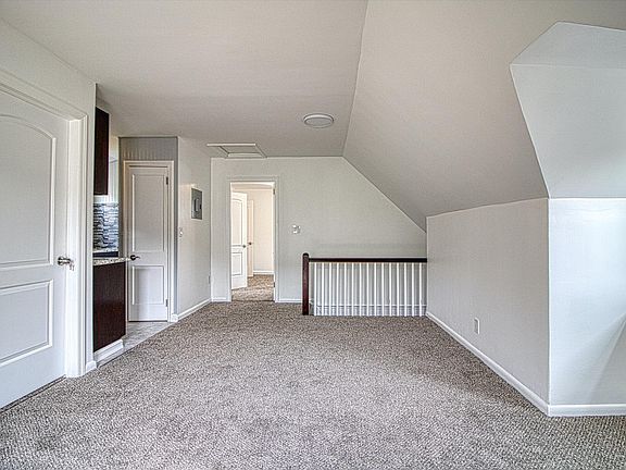 3rd image of 38 Orchard St Floor 2