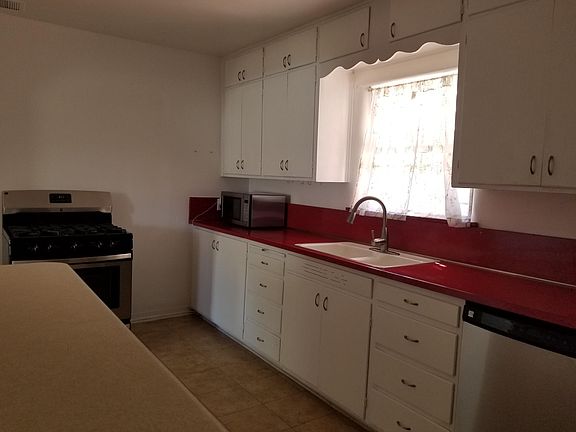 4th image of 2713 Solano Dr NE