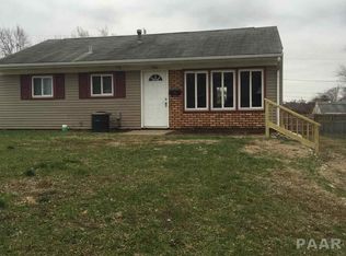 1402 Camden St, Pekin, IL 61554