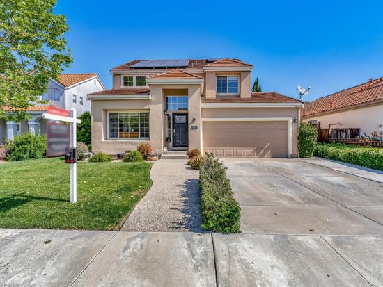 450 Verona Pl, Hollister, CA 95023