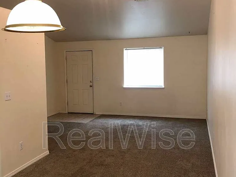 1231 SW 33rd St — Photo 6