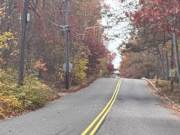 4th image of 460 Hoffman Ln