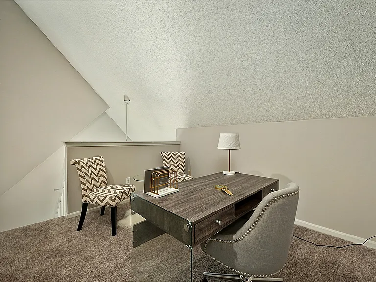 Lakeview Loft - Loft Bedroom
