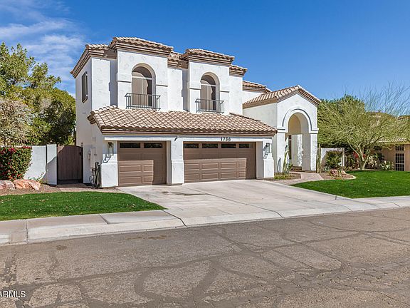 3rd image of 1736 E SILVERWOOD Drive