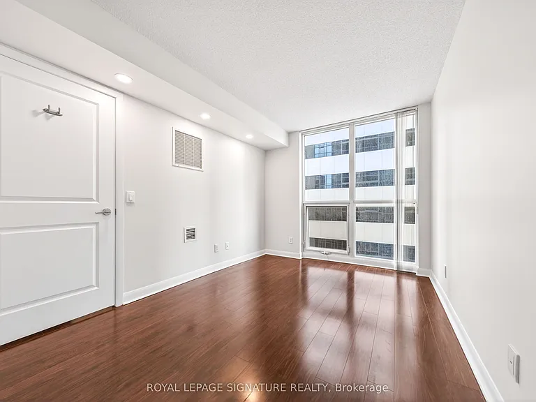 4968 Yonge St #712 — Photo 11