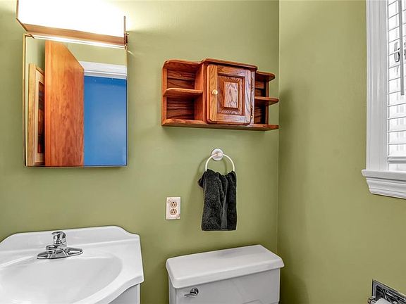 5th image of 14 Poplar Ave