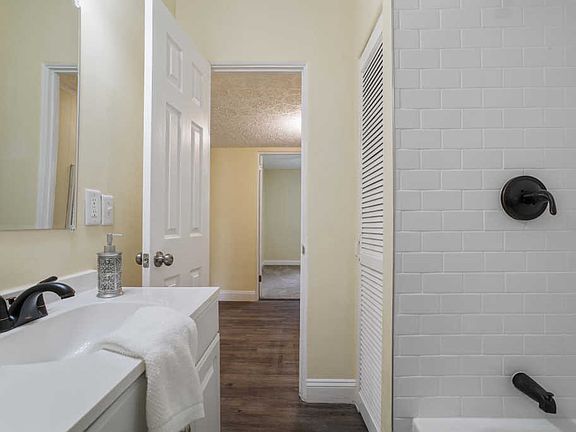 4th image of 1266 Denaud St