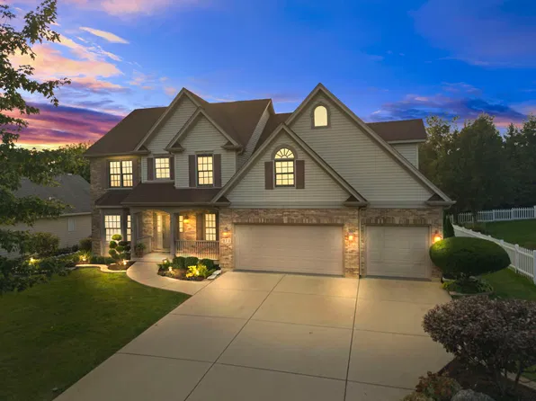 918 Elm St, Sugar Grove, IL 60554