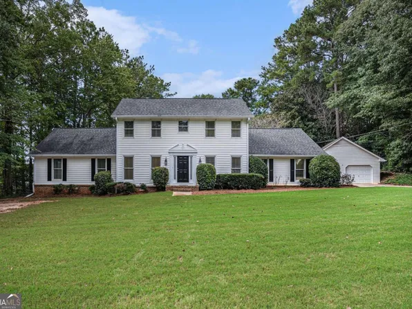 654 Clubhouse Dr SE, Conyers, GA 30094