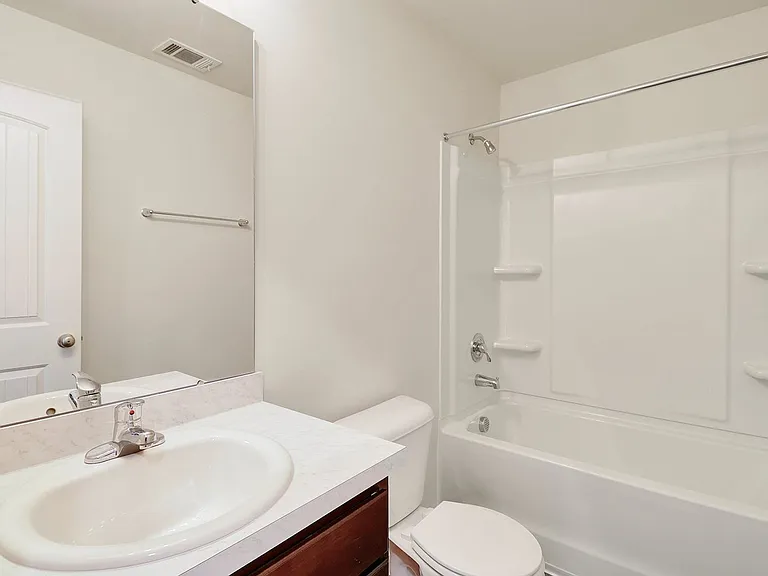 190 Brampton Ave — Photo 14