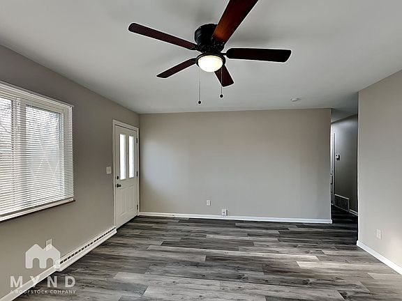 3rd image of 1443 Crestwood Ave