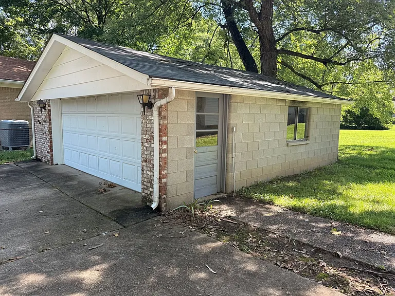 6201 Lynnchester Dr — Photo 16