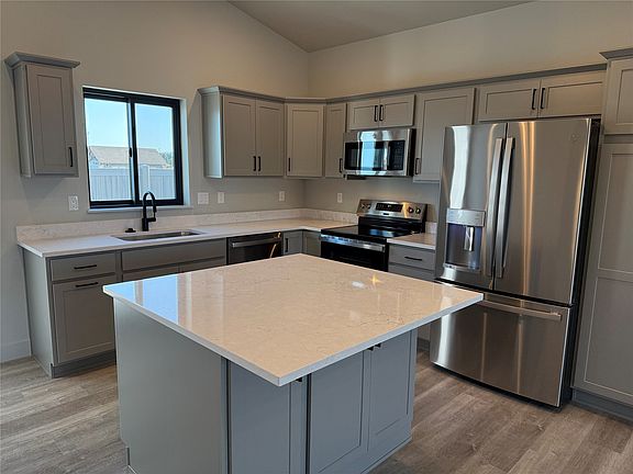 2nd image of 3431 Goldenrod Ln