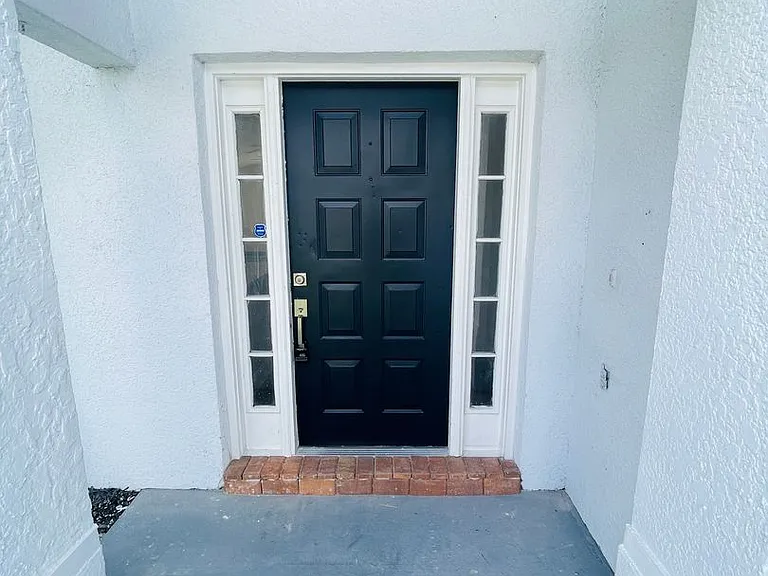 13403 Greenpointe Dr — Photo 3